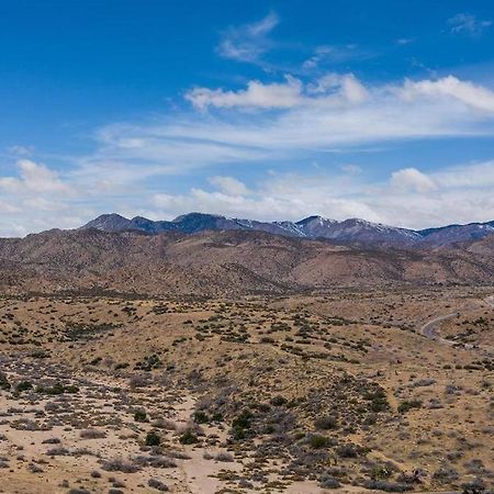 Chasing The Moon: Expansive Tub Views Near Pappy'S Pioneertown Exterior photo