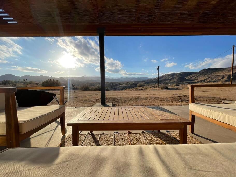 Chasing The Moon: Expansive Tub Views Near Pappy'S Pioneertown Exterior photo