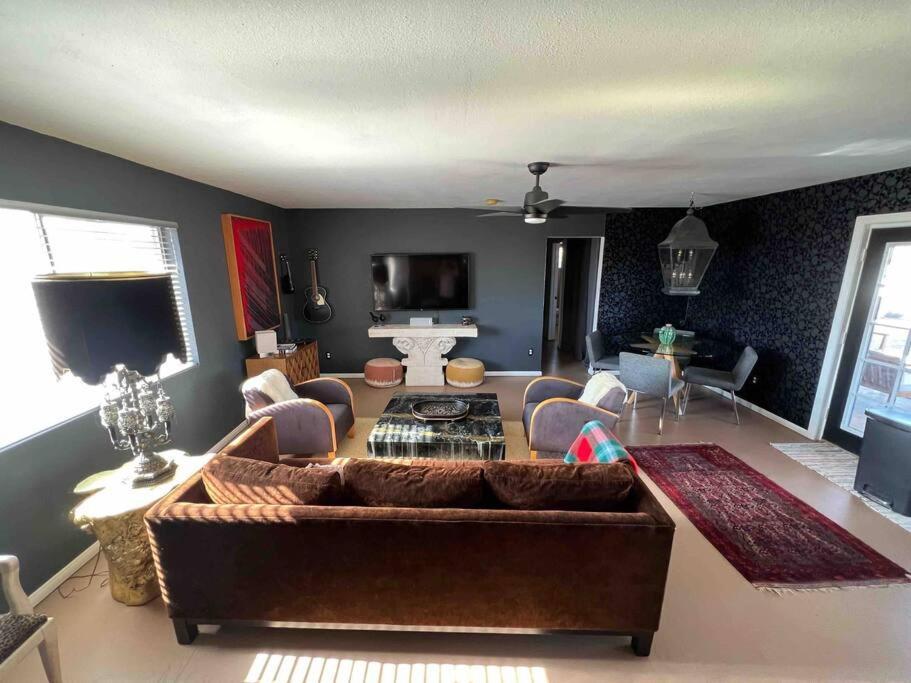 Chasing The Moon: Expansive Tub Views Near Pappy'S Pioneertown Exterior photo