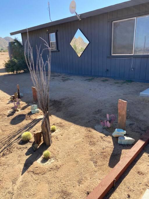 Chasing The Moon: Expansive Tub Views Near Pappy'S Pioneertown Exterior photo