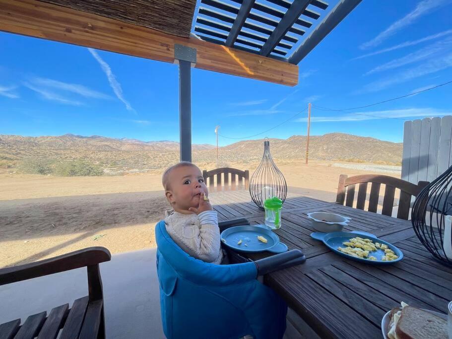 Chasing The Moon: Expansive Tub Views Near Pappy'S Pioneertown Exterior photo