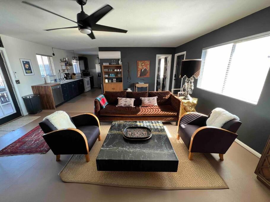 Chasing The Moon: Expansive Tub Views Near Pappy'S Pioneertown Exterior photo