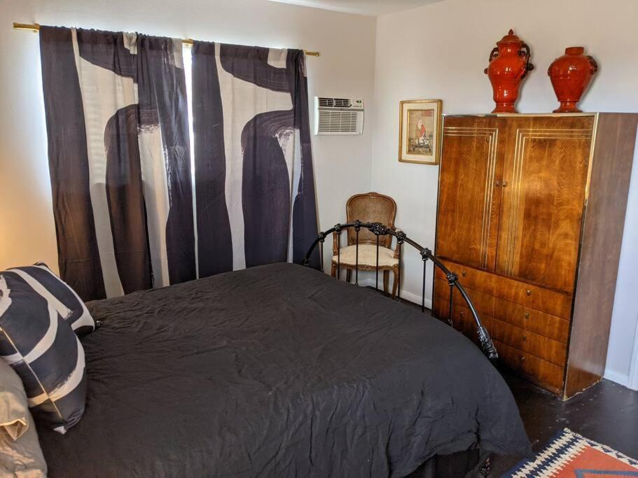 Chasing The Moon: Expansive Tub Views Near Pappy'S Pioneertown Exterior photo