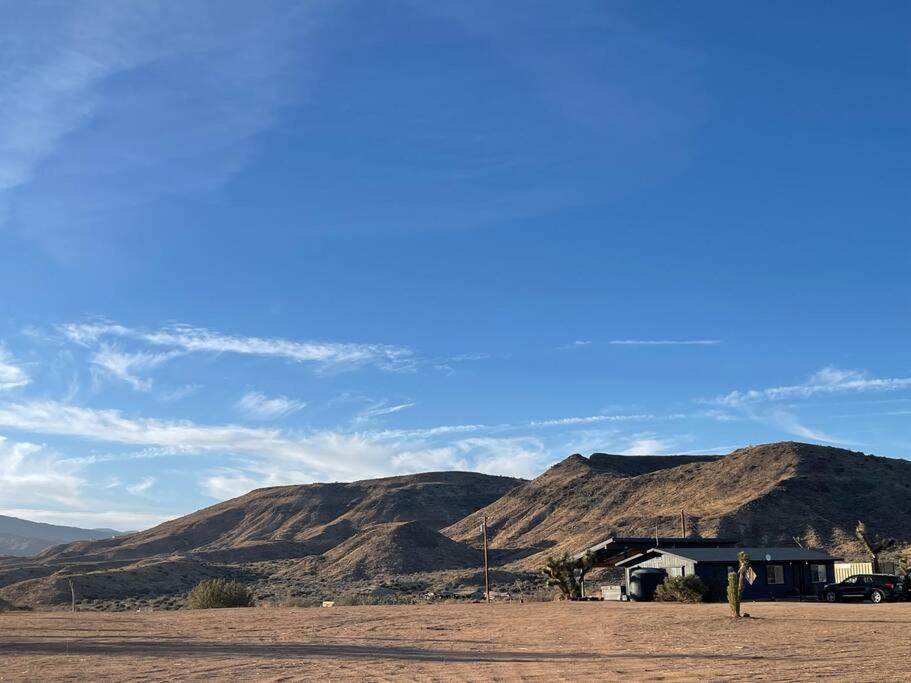 Chasing The Moon: Expansive Tub Views Near Pappy'S Pioneertown Exterior photo