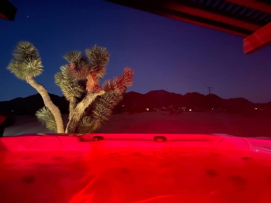 Chasing The Moon: Expansive Tub Views Near Pappy'S Pioneertown Exterior photo